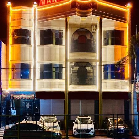 Hotel Mark Udždžain Exteriér fotografie