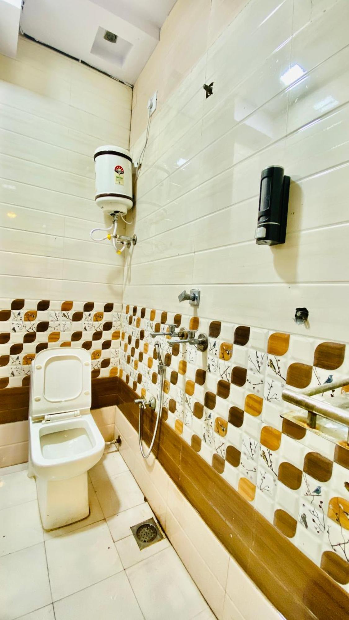 Hotel Mark Udždžain Exteriér fotografie