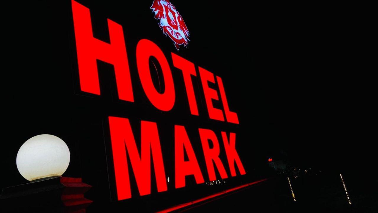 Hotel Mark Udždžain Exteriér fotografie