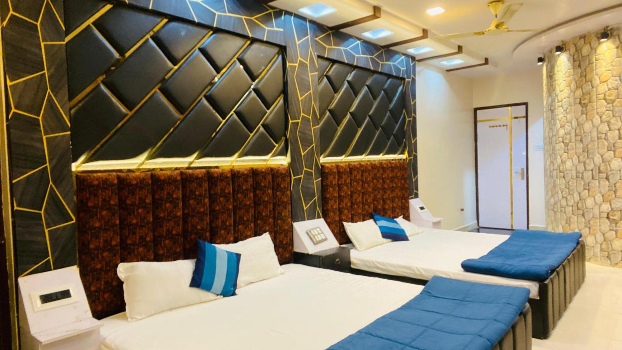 Hotel Mark Udždžain Exteriér fotografie