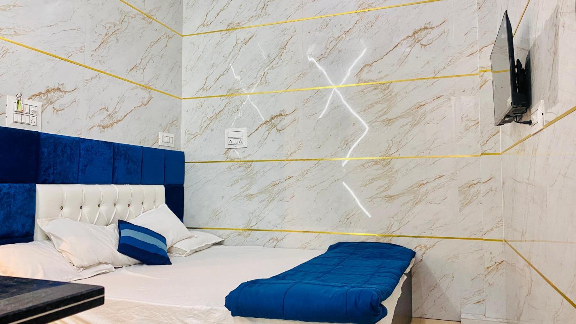 Hotel Mark Udždžain Exteriér fotografie