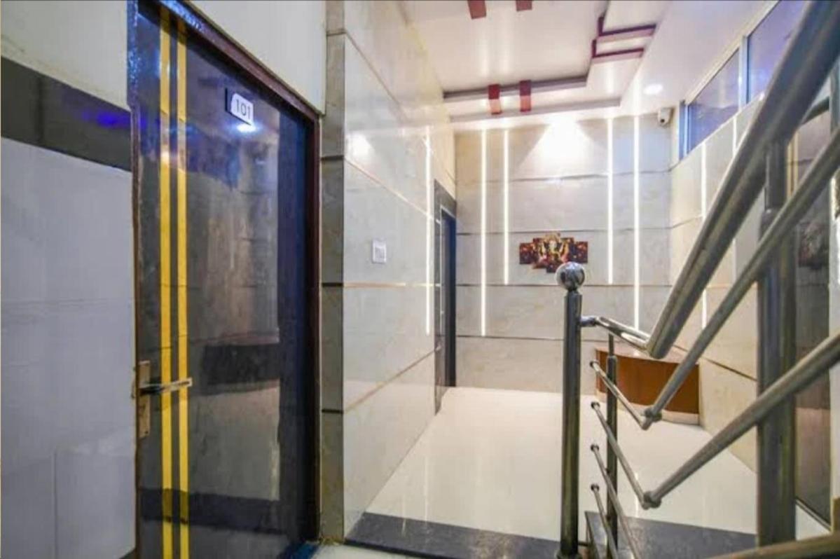 Hotel Mark Udždžain Exteriér fotografie